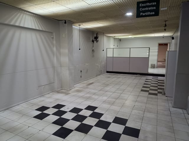Prédio com 247m², à venda ou para alugar, no bairro Centro em Pelotas