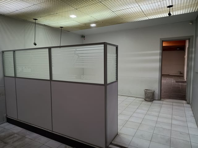 Prédio com 247m², à venda ou para alugar, no bairro Centro em Pelotas