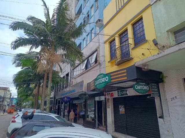 Prédio com 247m², à venda ou para alugar, no bairro Centro em Pelotas