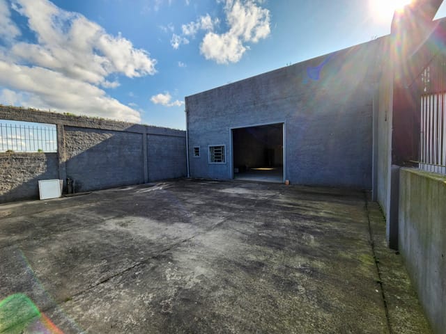 Prédio com 150m², para alugar, no bairro Três Vendas em Pelotas