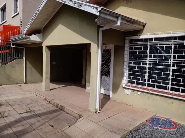 Prédio com 500m², à venda, no bairro Bacacheri em Curitiba
