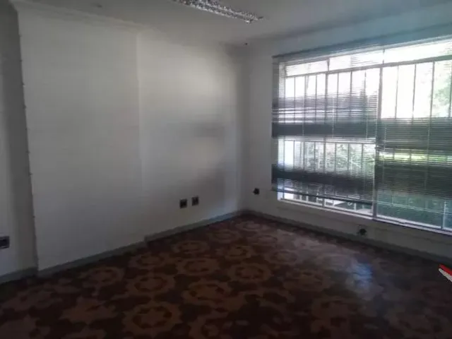 Prédio com 366m², à venda, no bairro Cabral em Curitiba