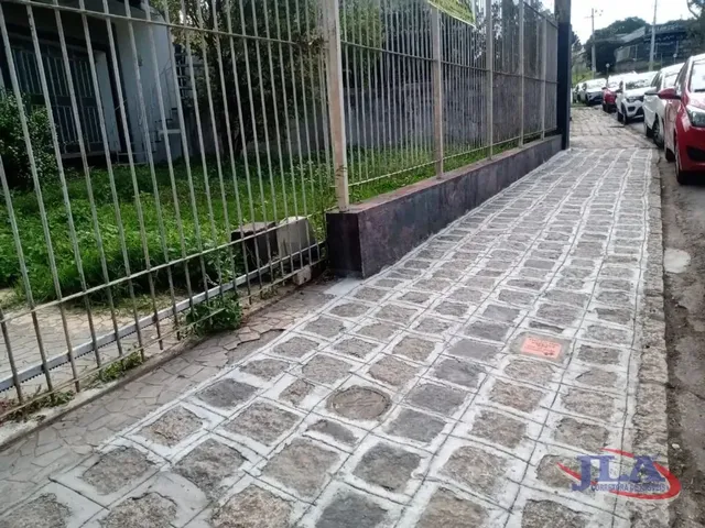 Prédio com 366m², à venda, no bairro Cabral em Curitiba