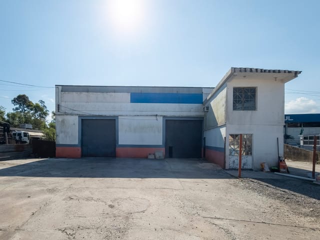 Prédio para alugar, no bairro Três Vendas em Pelotas