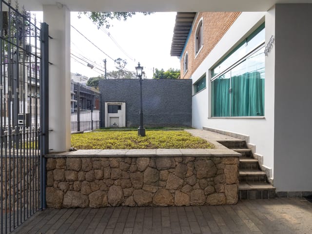Foto do Prédio - Casa comercial para venda em Alto de Pinheiros, 162m² | Lares e Andares Imóveis