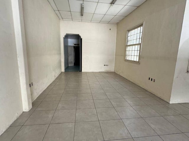 Prédio com 150m², à venda ou para alugar, no bairro Centro em Pelotas