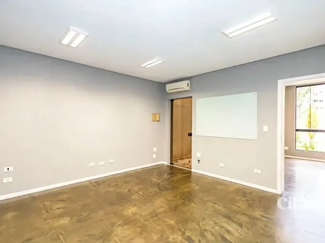 Prédio para alugar, no bairro Hugo Lange em Curitiba