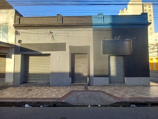 Prédio à venda, no bairro Centro em Pelotas