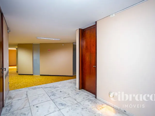Prédio para alugar, no bairro Centro Cívico em Curitiba