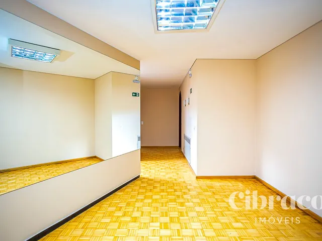 Prédio para alugar, no bairro Centro Cívico em Curitiba
