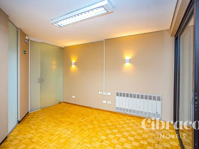 Prédio para alugar, no bairro Centro Cívico em Curitiba
