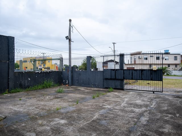 Prédio com 295m², para alugar, no bairro Três Vendas em Pelotas