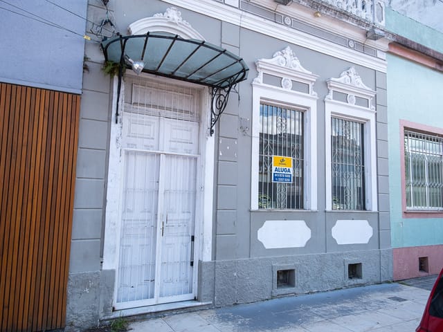 Prédio com 221m², para alugar, no bairro Centro em Pelotas