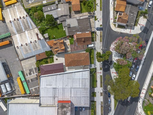 Prédio à venda, no bairro Mercês em Curitiba