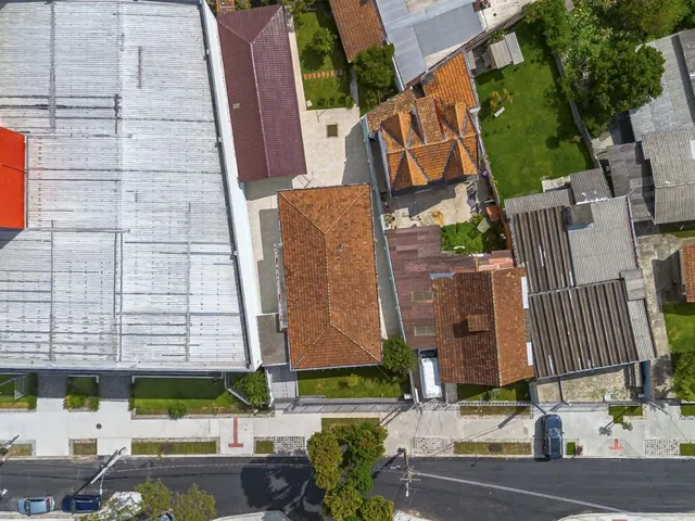 Prédio à venda, no bairro Mercês em Curitiba