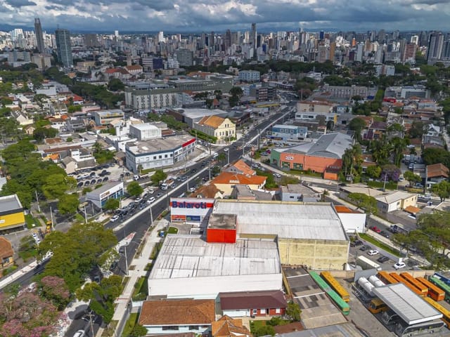 Prédio à venda, no bairro Mercês em Curitiba