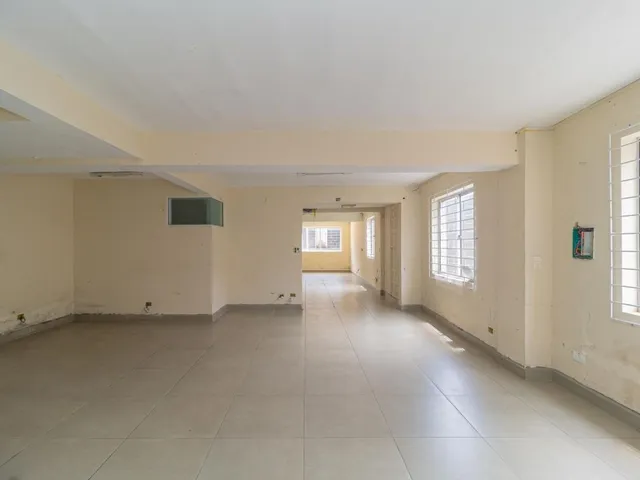 Prédio para alugar, no bairro Campina do Siqueira em Curitiba