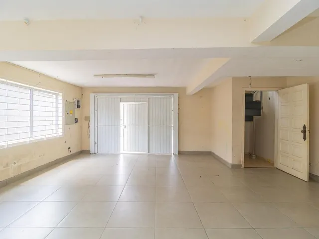 Prédio para alugar, no bairro Campina do Siqueira em Curitiba