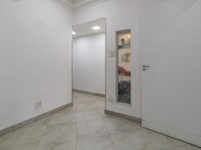 Foto do Prédio - Casa comercial para venda em Água Branca, 300m² | Lares e Andares Imóveis