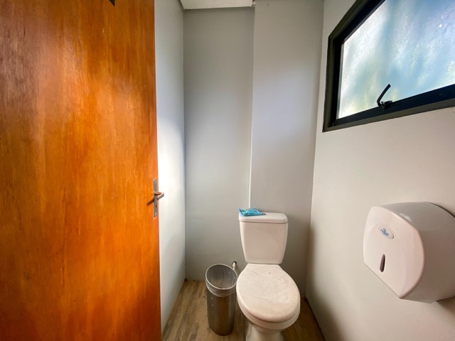 Prédio com 301m², à venda ou para alugar, no bairro Las Acácias em Pelotas