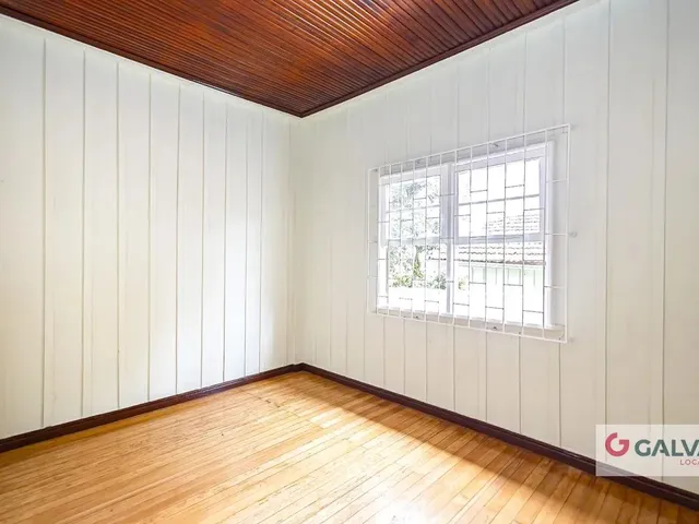 Prédio 3 quartos e 2 banheiros, para alugar, no bairro Seminário em Curitiba