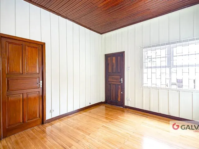Prédio 3 quartos e 2 banheiros, para alugar, no bairro Seminário em Curitiba