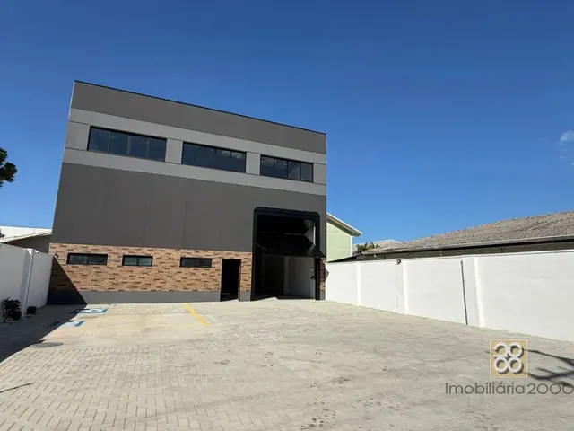 Prédio para alugar, no bairro Hauer em Curitiba
