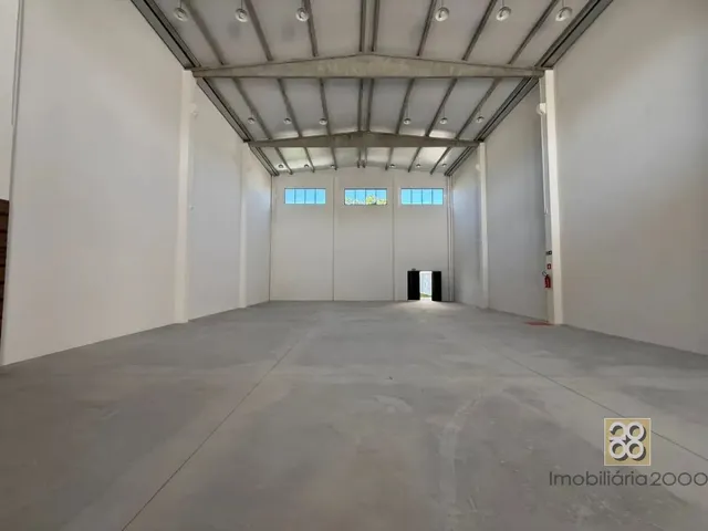 Prédio para alugar, no bairro Hauer em Curitiba