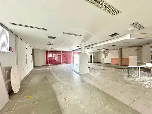 Prédio com 748m², para alugar, no bairro Veleiros em São Paulo