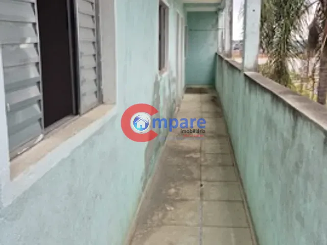 Prédio com 237m², à venda, no bairro Cidade Soberana em Guarulhos