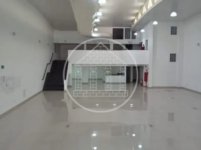 Prédio com 860m², para alugar, no bairro Moema em São Paulo