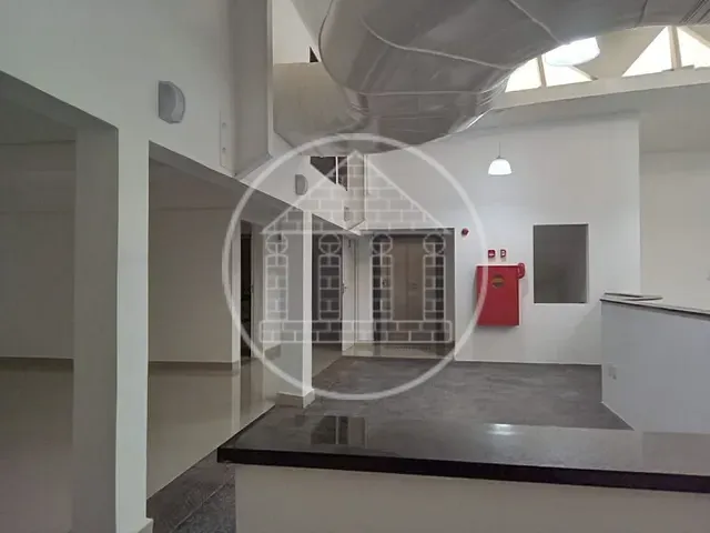 Prédio com 860m², para alugar, no bairro Moema em São Paulo