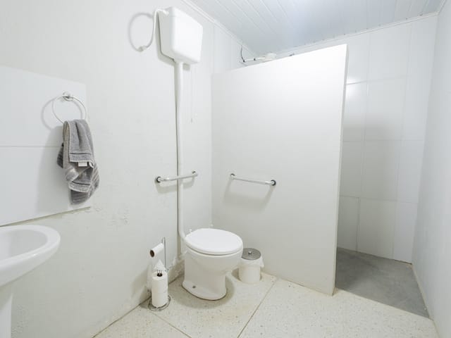Prédio para alugar, no bairro Três Vendas em Pelotas
