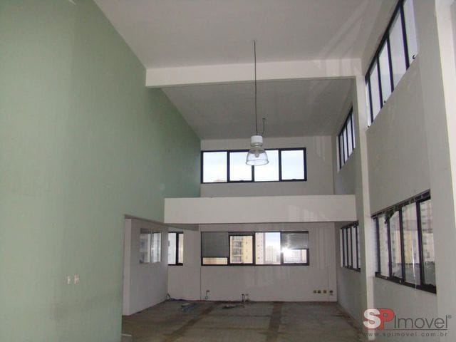 Prédio à venda, no bairro Santa Teresinha em São Paulo