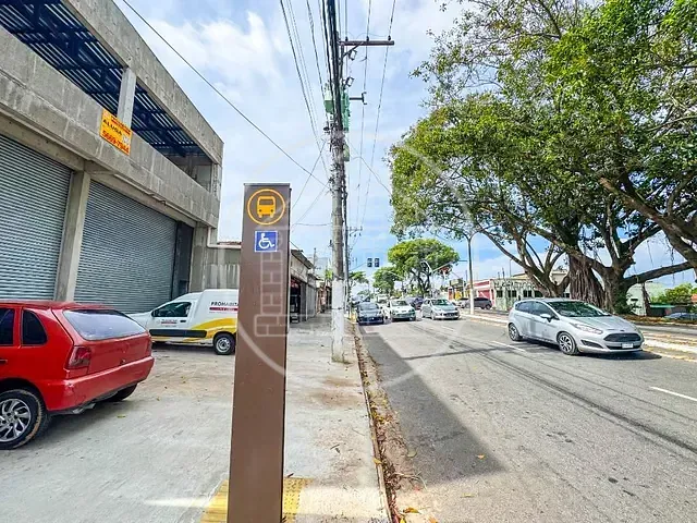 Prédio com 250m², para alugar, no bairro Jardim Ana Lúcia em São Paulo