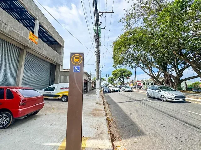 Prédio com 250m², para alugar, no bairro Jardim Ana Lúcia em São Paulo