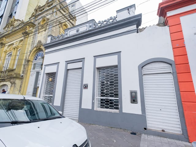 Prédio com 217m², para alugar, no bairro Centro em Pelotas