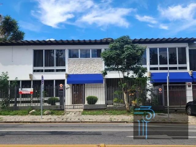 Prédio com 306m², à venda, no bairro Água Verde em Curitiba