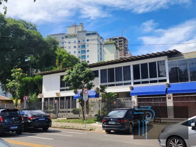 Prédio com 306m², à venda, no bairro Água Verde em Curitiba