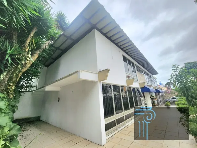 Prédio com 306m², à venda, no bairro Água Verde em Curitiba