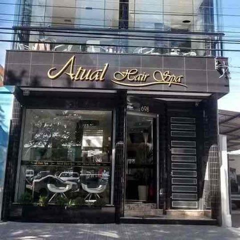 Prédio comercial à venda na Ferreira Viana, Areal, com 484m², 3 andares e apartamento no último piso. Avalia propostas e negociações!