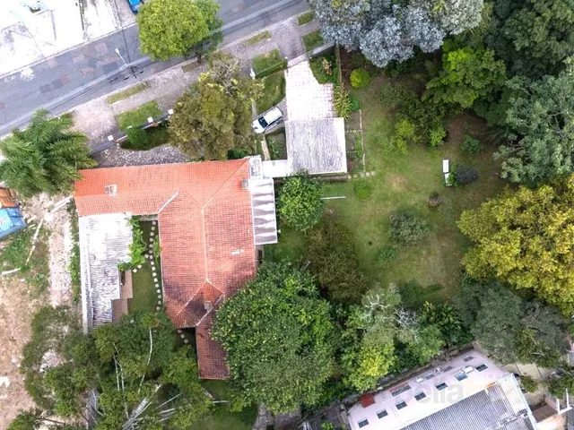 Prédio com 2542m² 1 quarto e 5 banheiros, à venda, no bairro Parolin em Curitiba
