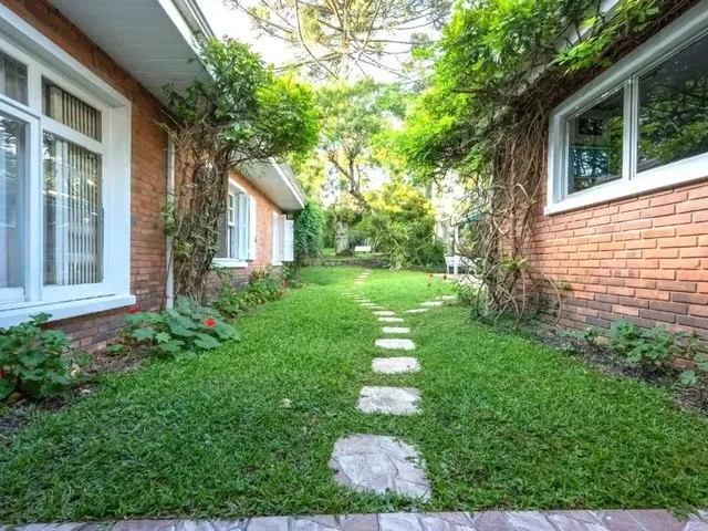 Prédio com 2542m² 1 quarto e 5 banheiros, à venda, no bairro Parolin em Curitiba