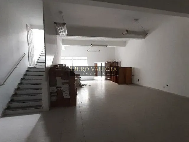 Prédio com 240m², para alugar, no bairro Quarta Parada em São Paulo