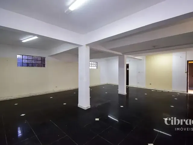 Prédio 3 quartos e 1 banheiro, para alugar, no bairro Boqueirão em Curitiba