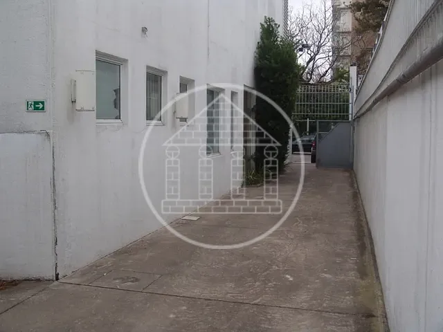 Prédio com 600m², para alugar, no bairro Chácara Santo Antônio em São Paulo