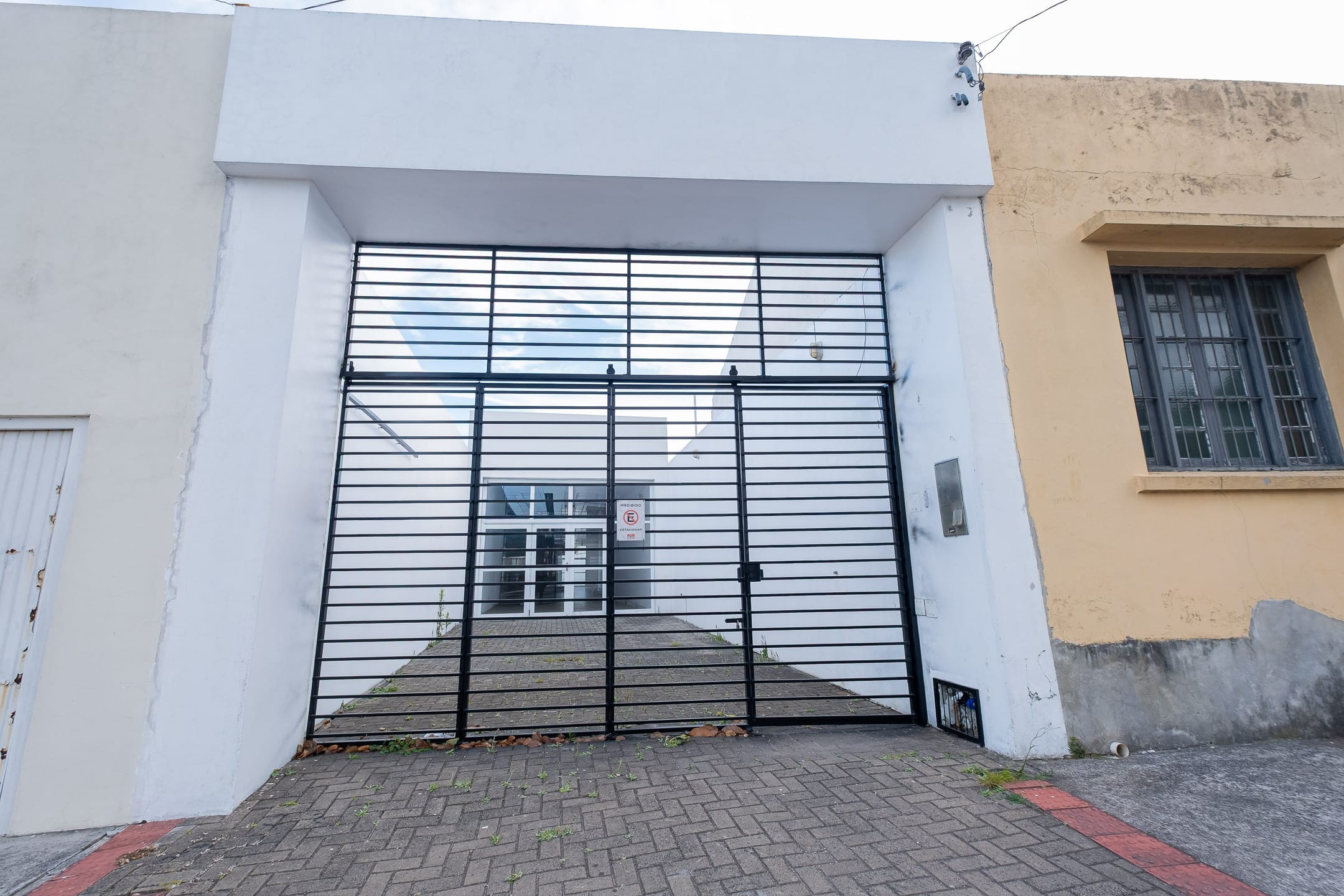 Prédio à venda no centro de Pelotas – 180 m² de área construída, excelente ponto comercial.