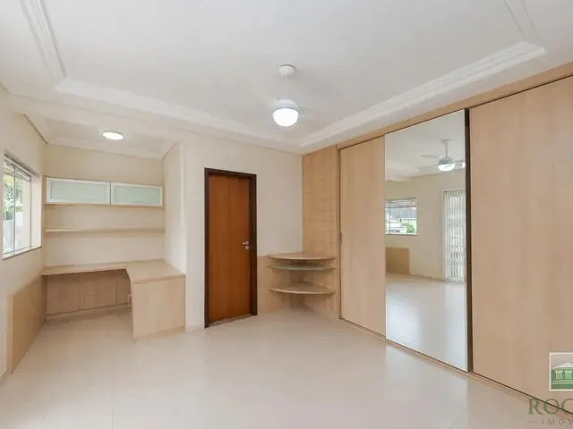 Prédio com 808m² 6 quartos e 3 banheiros, à venda, no bairro Ahú em Curitiba