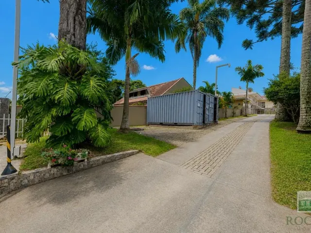 Prédio com 808m² 6 quartos e 3 banheiros, à venda, no bairro Ahú em Curitiba