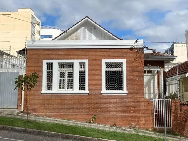 Prédio com 138m², para alugar, no bairro Centro em Curitiba